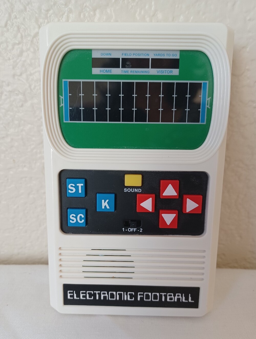 New Mattel Retro Electronic Handheld Football Game Basic Fun 09506, WORKS no box